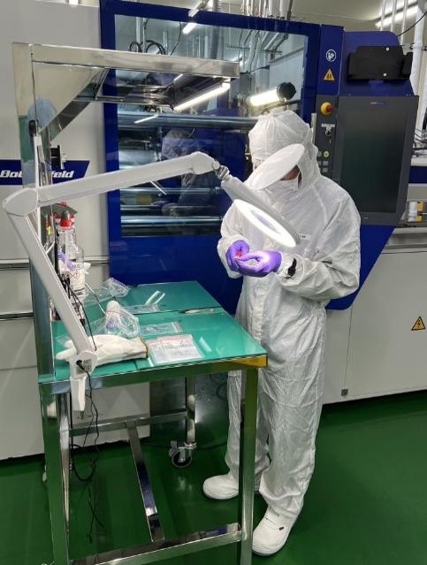 無塵室內高精密品檢作業